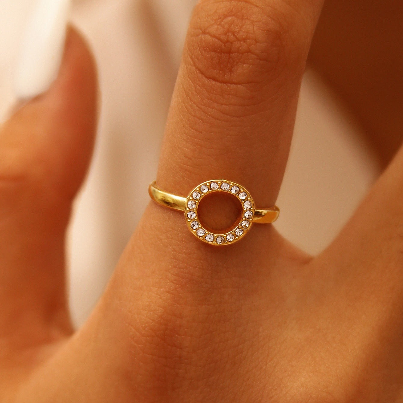 Round adjustable ring