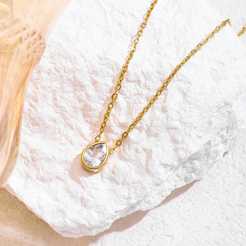 Pear stone necklace