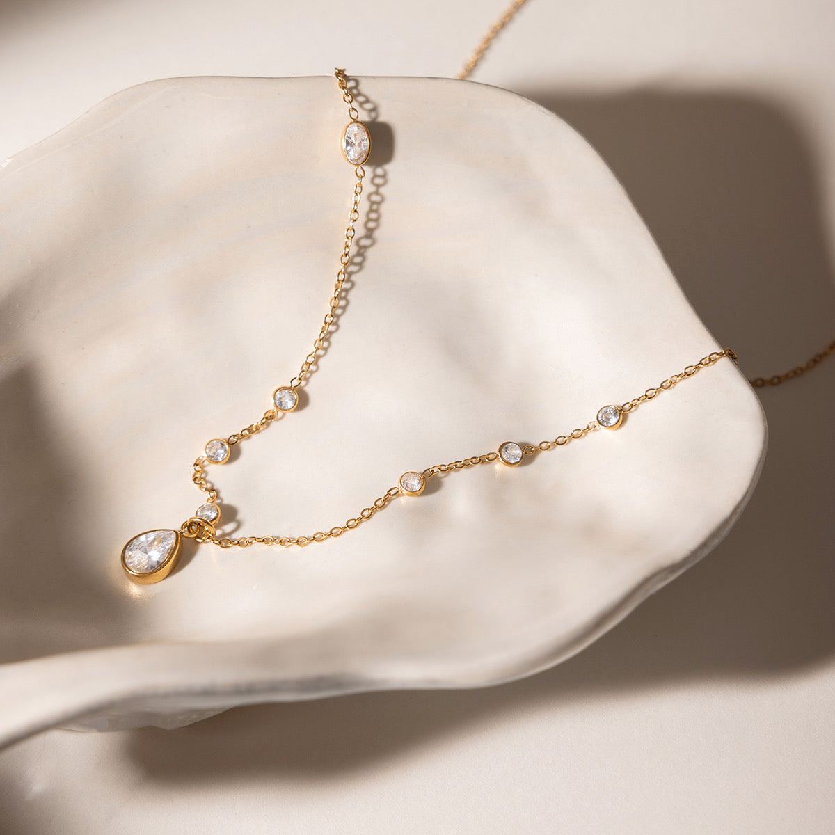 Multi stone droplet chain