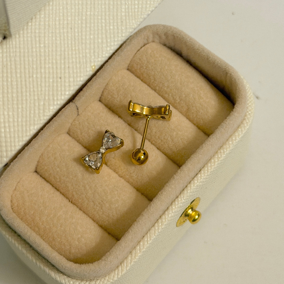 Tiny ball back studs