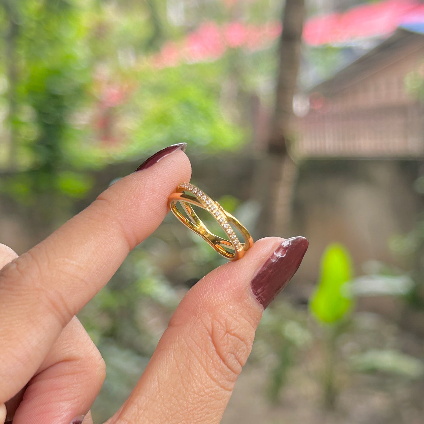Crisscross ring