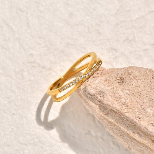 Crisscross ring