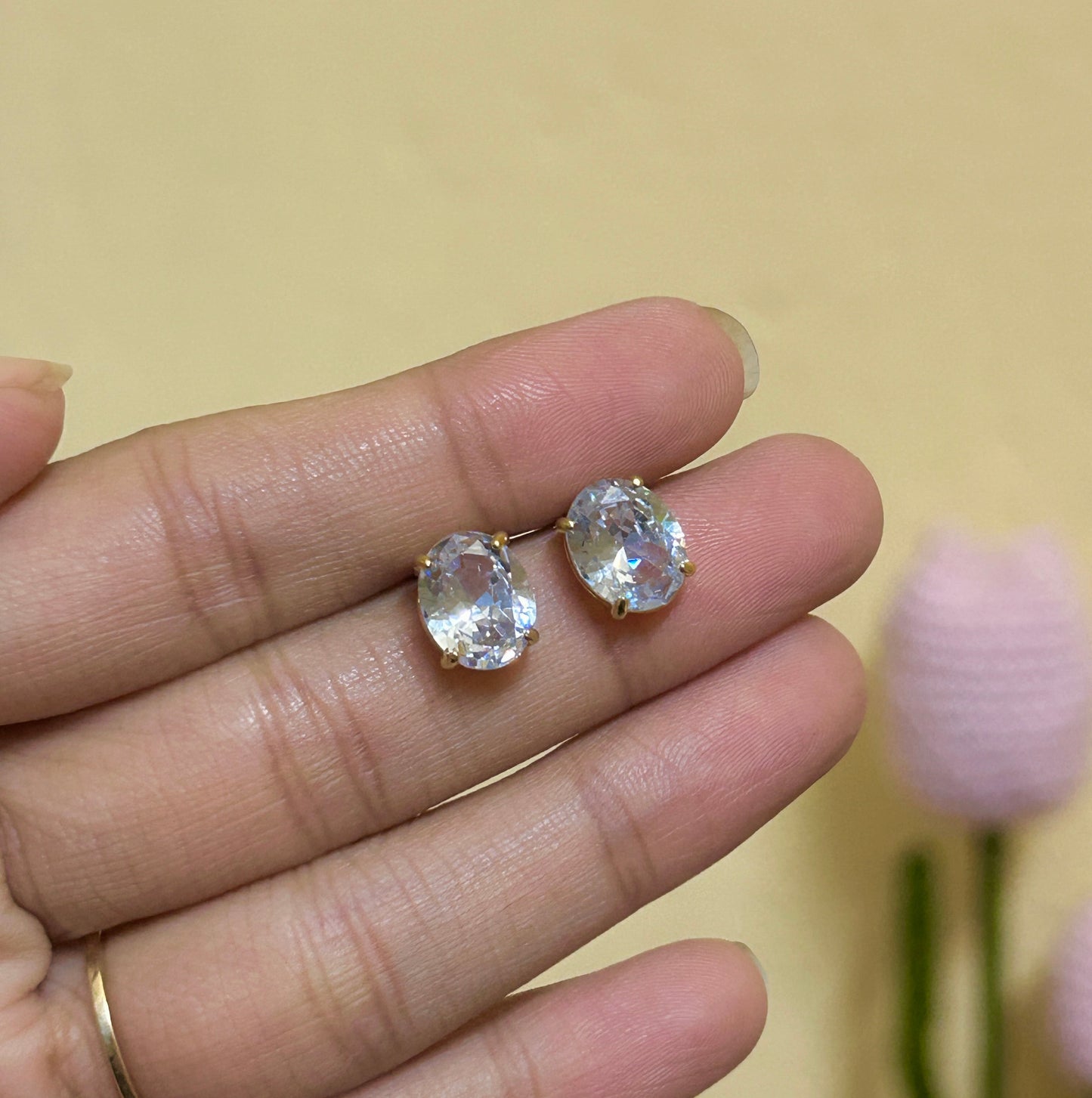 Solitaire studs
