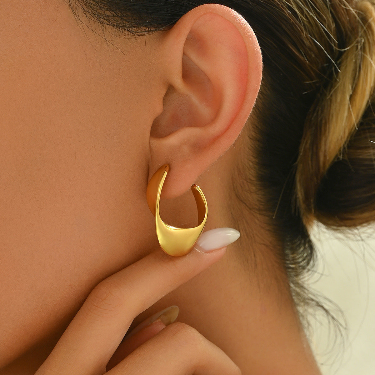 Wavy C earrings