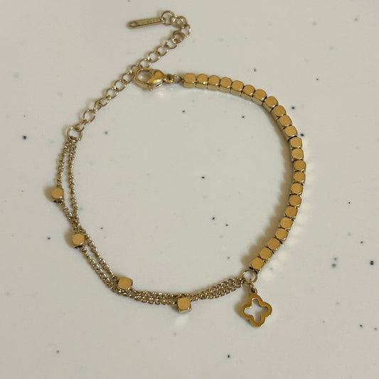 Clover charm bracelet