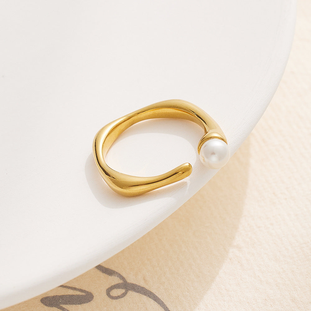 Pearl ring-18k