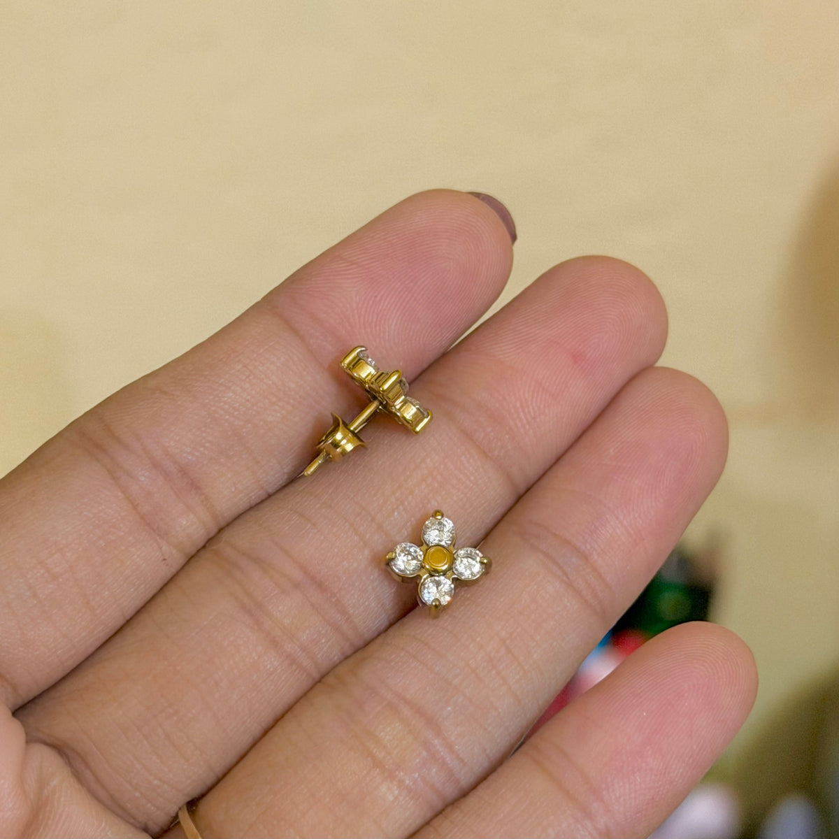 Flora petal studs