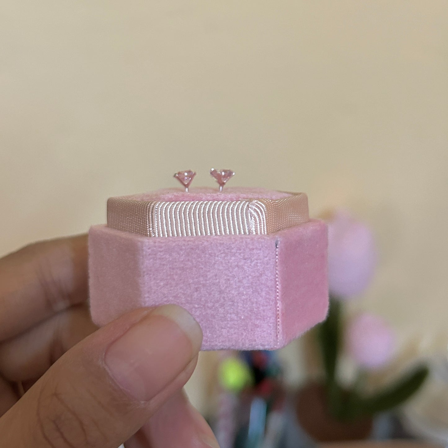 Light pink studs (5mm)