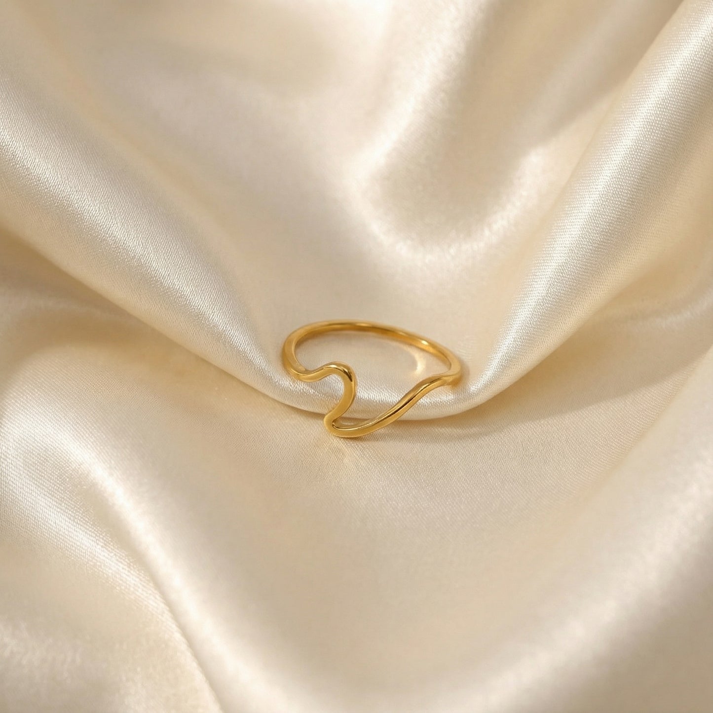 Sea wave ring