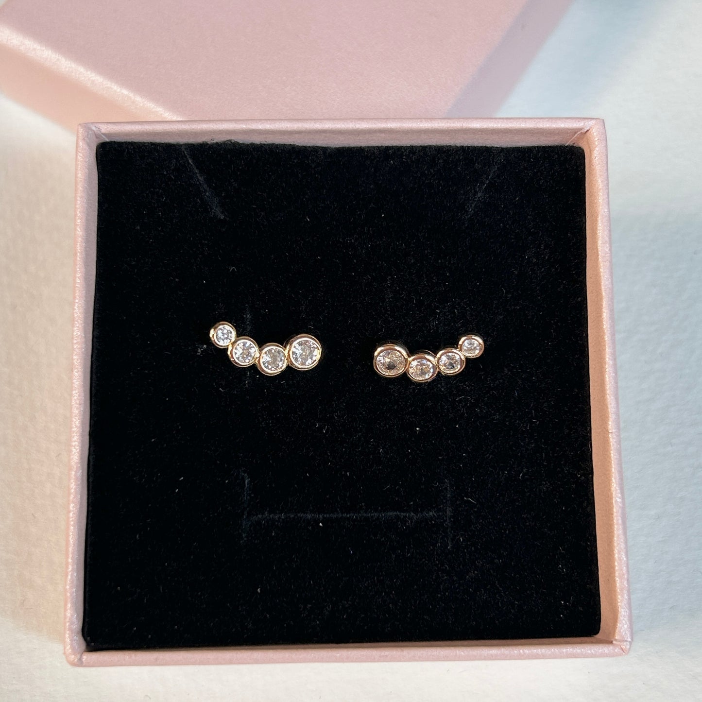 Curvy stone studs