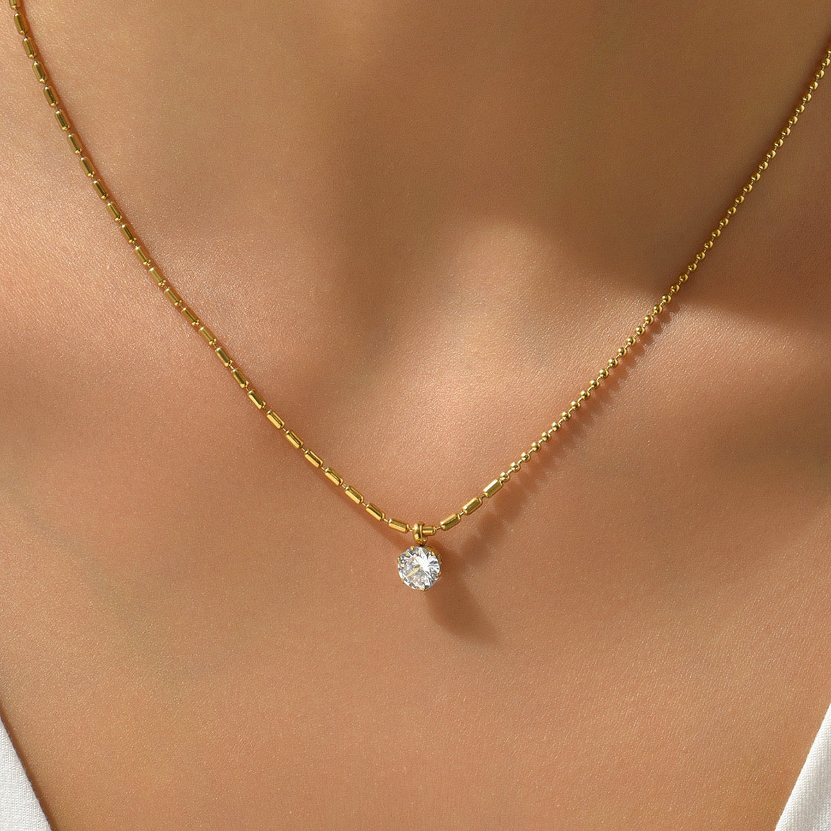 Solitaire necklace