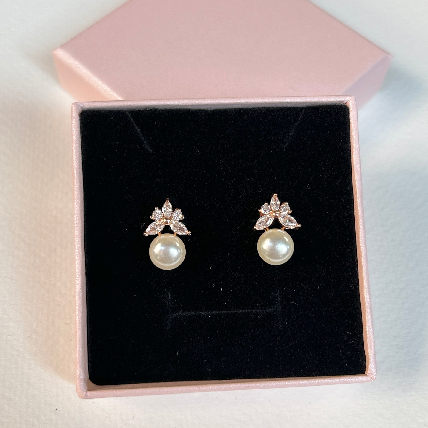 Flora pearl studs