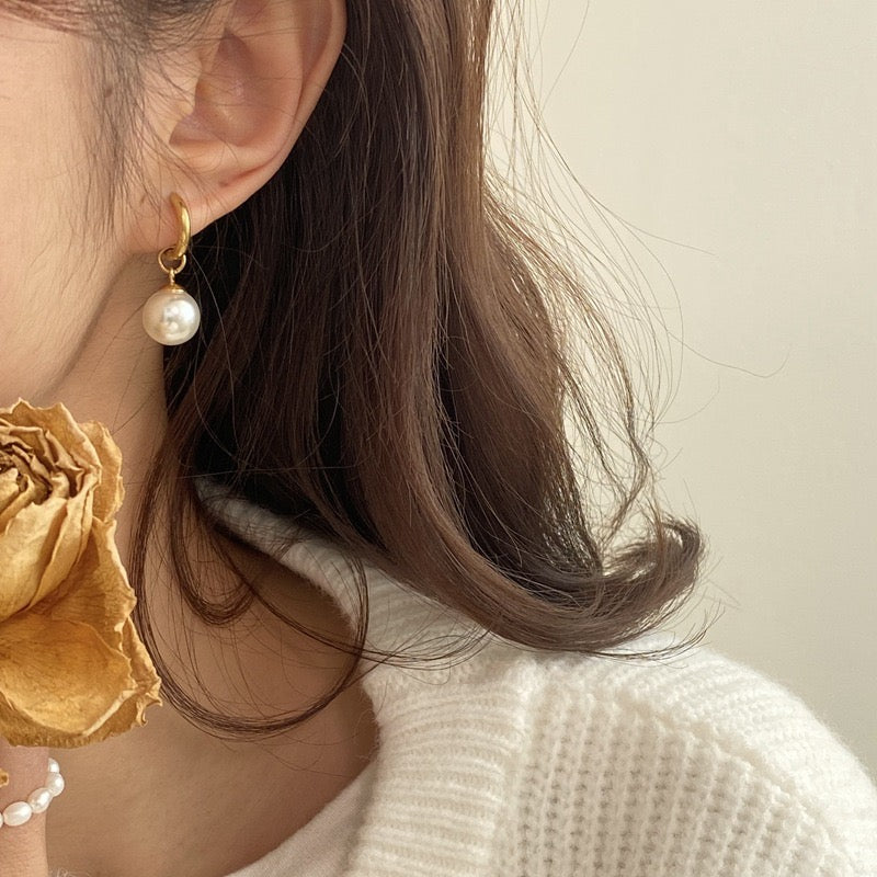 Pearl drop earrings