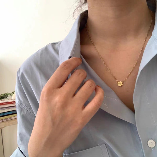 Small Daisy necklace