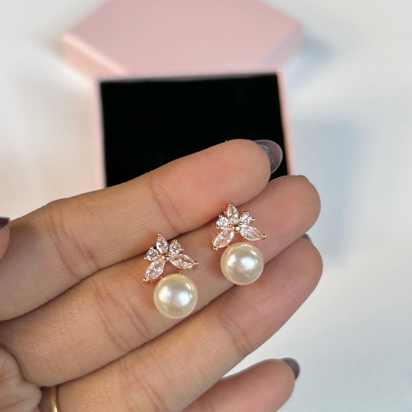 Flora pearl studs