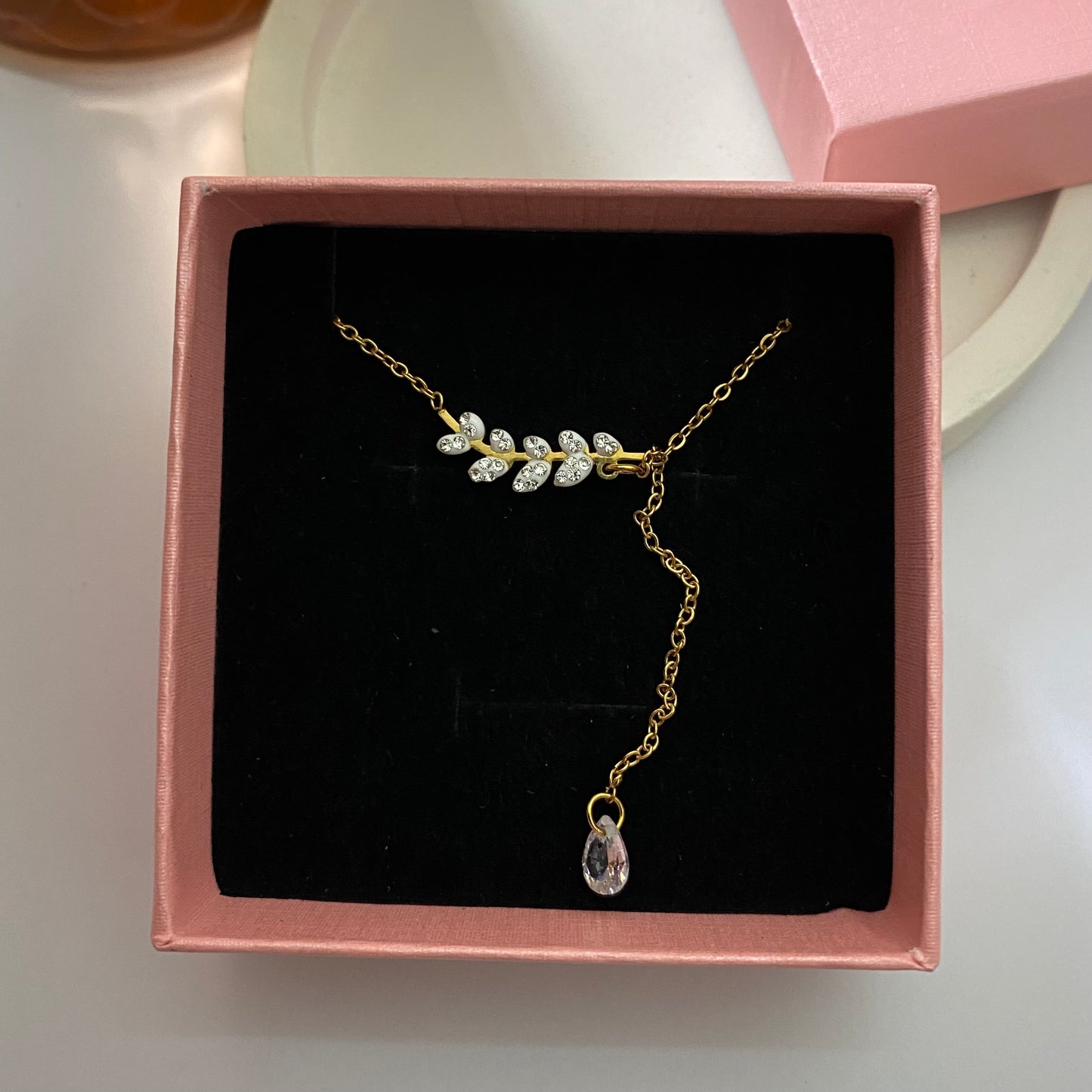 Leafy luxe necklace