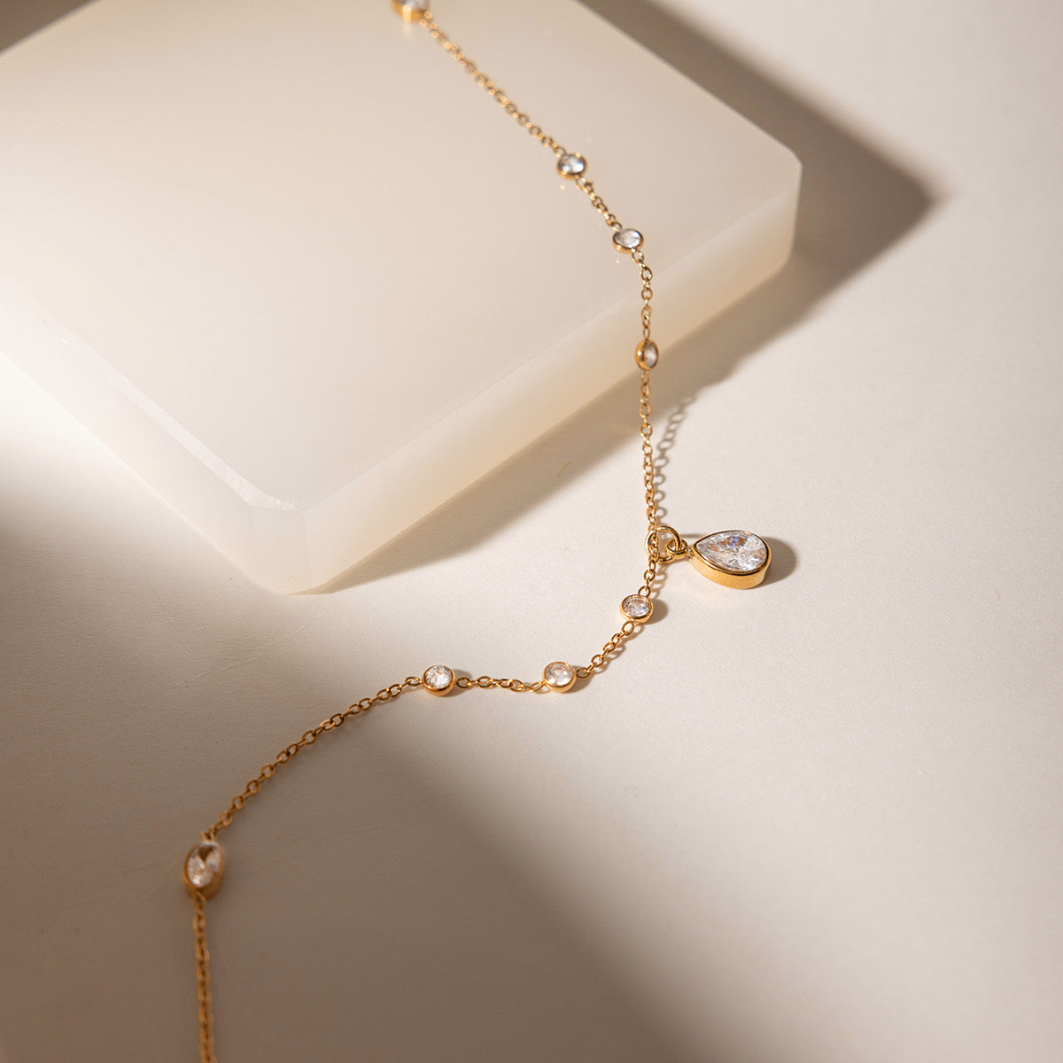 Multi stone droplet chain